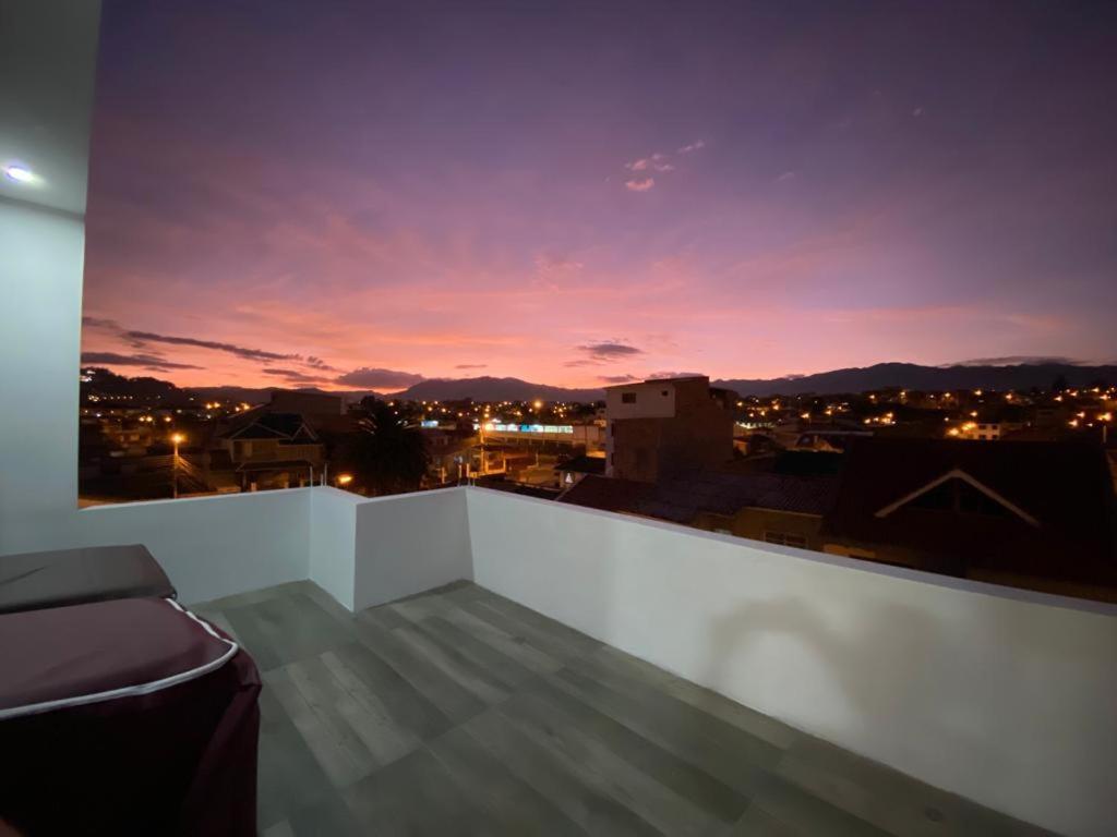 Lindo Departamento Con Vista Increible A Cuenca Apartment Exterior photo